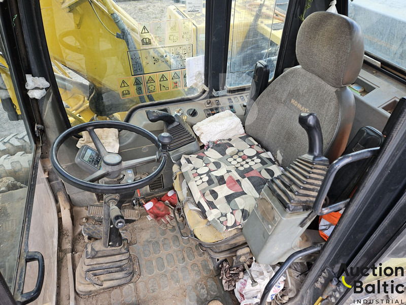Komatsu PW130ES-6K - حفارة على عجلات: صور 5 Komatsu PW130ES-6K - حفارة على عجلات: صور 5