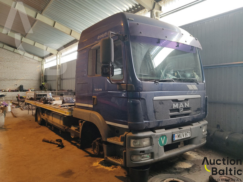 MAN TGL 8.220 4X2 BL - شاحنات مسطحة: صور 1 MAN TGL 8.220 4X2 BL - شاحنات مسطحة: صور 1