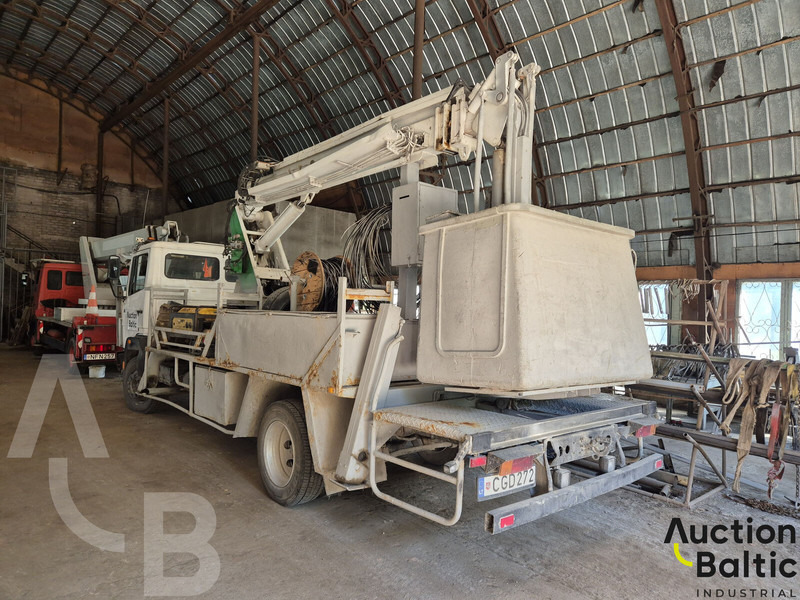 Mercedes-Benz 1114 - مصاعد الازدهار محمولة على شاحنة: صور 3 Mercedes-Benz 1114 - مصاعد الازدهار محمولة على شاحنة: صور 3