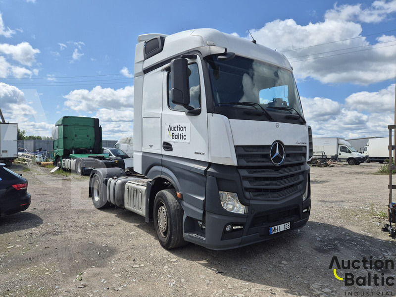 Mercedes-Benz Actros 1843 - شاحنة جرار: صور 1 Mercedes-Benz Actros 1843 - شاحنة جرار: صور 1