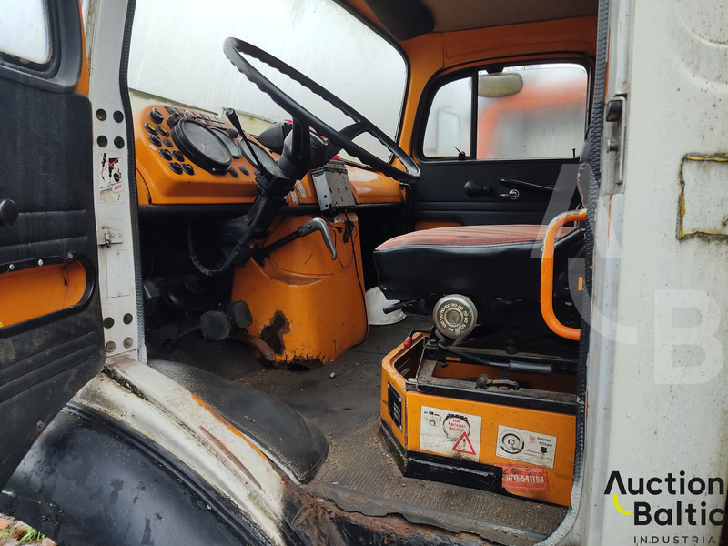 Mercedes-Benz Lako 911 - مصاعد الازدهار محمولة على شاحنة: صور 5 Mercedes-Benz Lako 911 - مصاعد الازدهار محمولة على شاحنة: صور 5