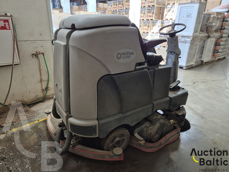 Nilfisk SC6500 - سياره كنس شوارع: صور 4 Nilfisk SC6500 - سياره كنس شوارع: صور 4