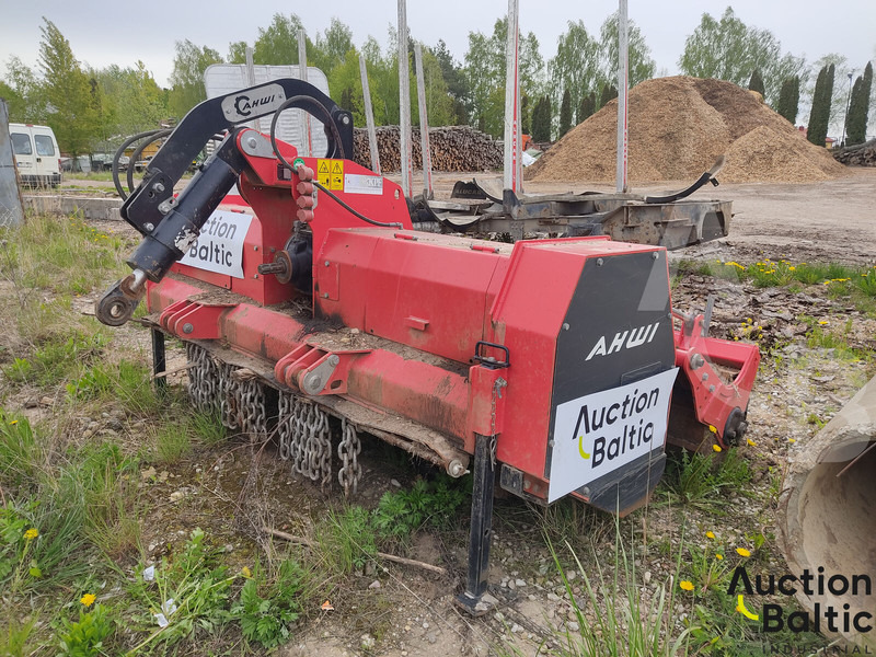 Prinoth RFL 700-2300U - ماكينة تقطيع الأغصان: صور 1 Prinoth RFL 700-2300U - ماكينة تقطيع الأغصان: صور 1