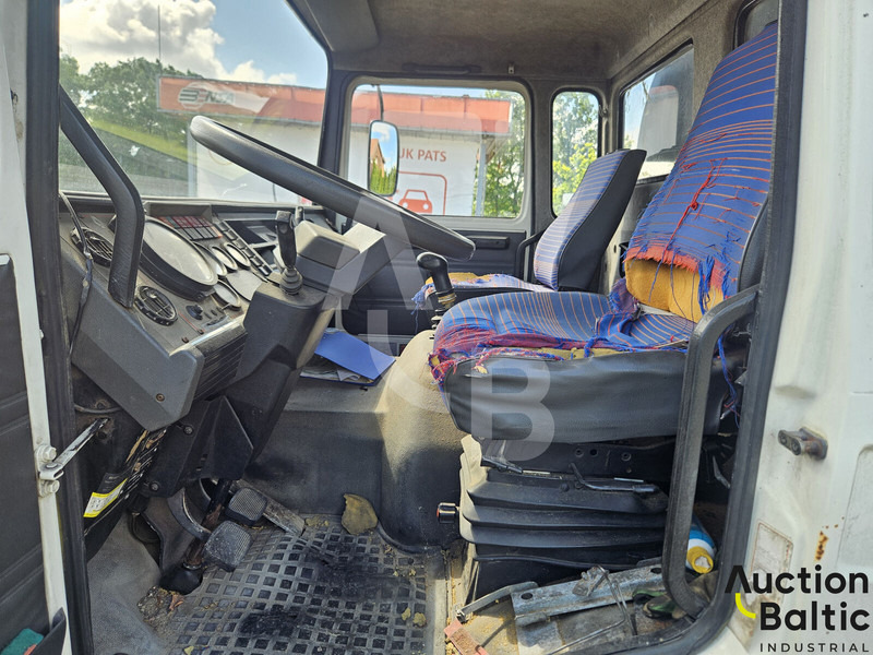 Renault Midliner S 150 - شاحنة صهريج: صور 4 Renault Midliner S 150 - شاحنة صهريج: صور 4