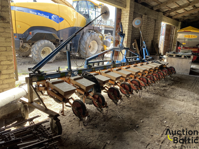 Schmotzer UD2012 - وضع البذور فى خطوط: صور 4 Schmotzer UD2012 - وضع البذور فى خطوط: صور 4