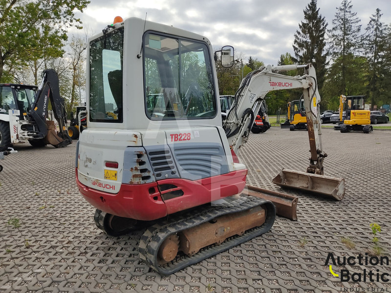 Takeuchi TB228 - حفارة مصغرة: صور 5 Takeuchi TB228 - حفارة مصغرة: صور 5