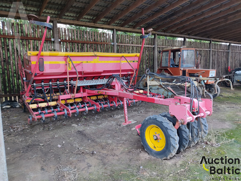 Vaderstad Rapid400C - آلات البذر والغرس والشتل: صور 1 Vaderstad Rapid400C - آلات البذر والغرس والشتل: صور 1