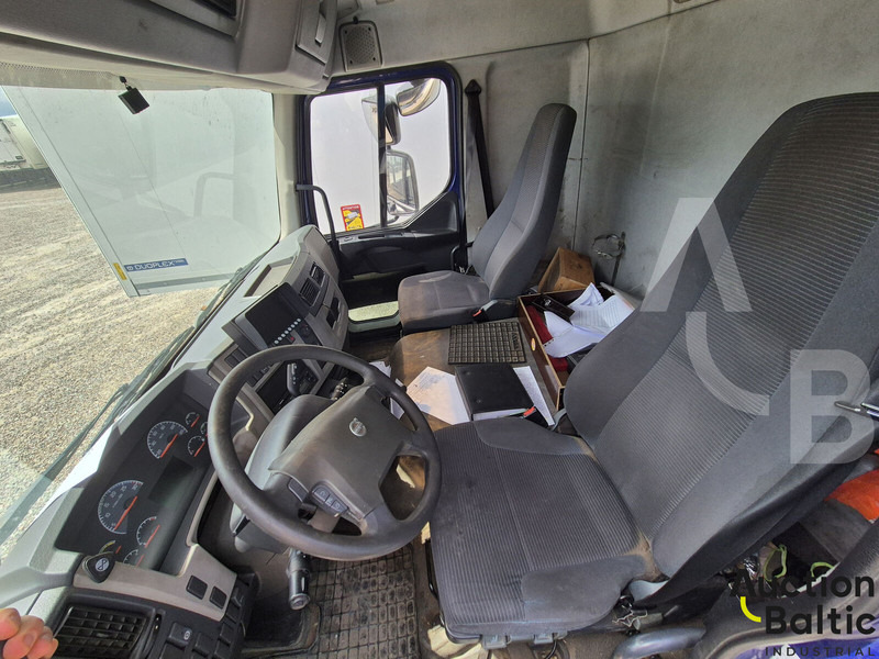 Volvo FL240 - بصندوق مغلق شاحنة: صور 4 Volvo FL240 - بصندوق مغلق شاحنة: صور 4