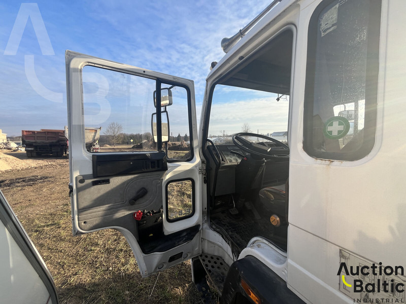 Volvo FL4-6 - سيارة السحب للتصليح: صور 5 Volvo FL4-6 - سيارة السحب للتصليح: صور 5