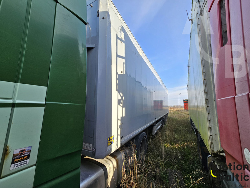 Kraker CF200 - الخيمة نصف مقطورة: صور 2 Kraker CF200 - الخيمة نصف مقطورة: صور 2