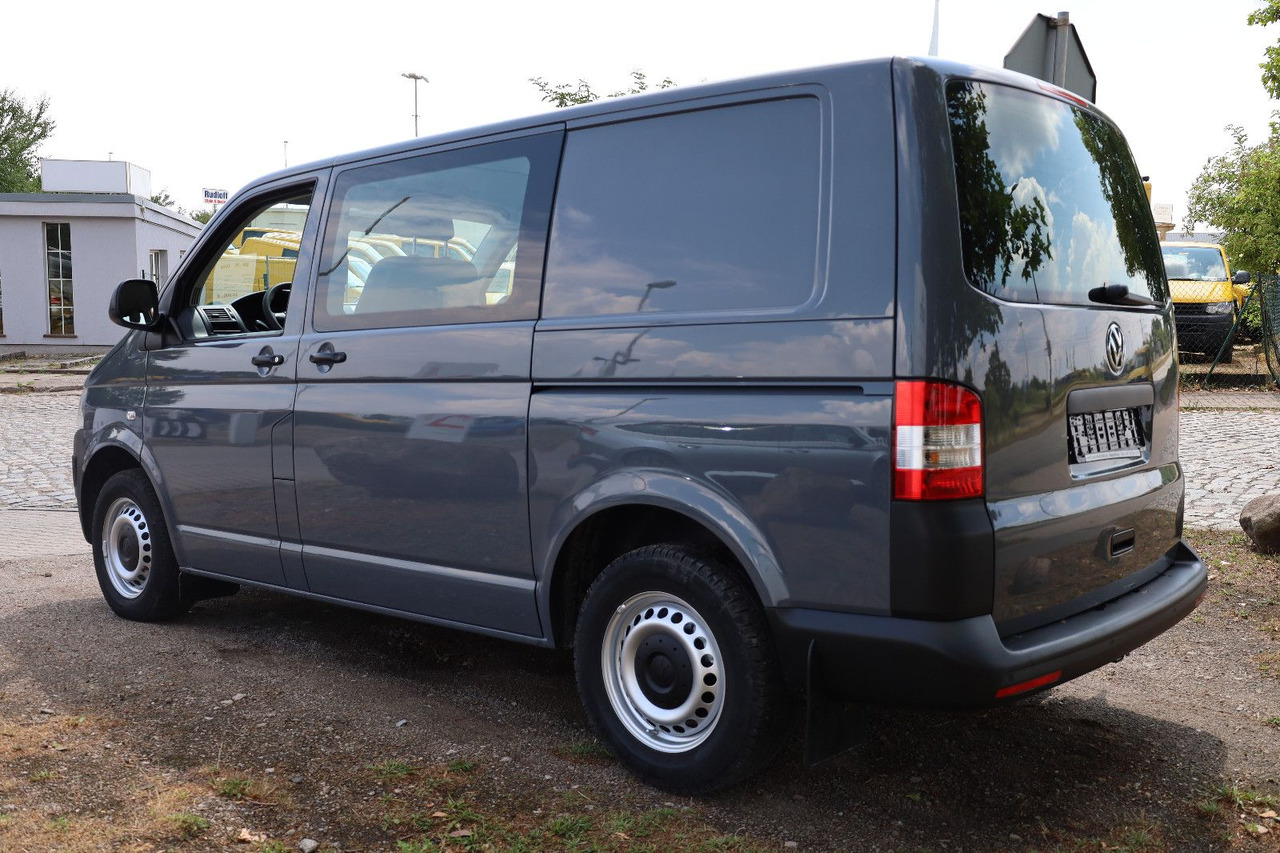 Volkswagen T5 Transporter Kasten-Kombi 2.0 TDI/EU5/5-Sitze - ميكروباص: صور 4 Volkswagen T5 Transporter Kasten-Kombi 2.0 TDI/EU5/5-Sitze - ميكروباص: صور 4