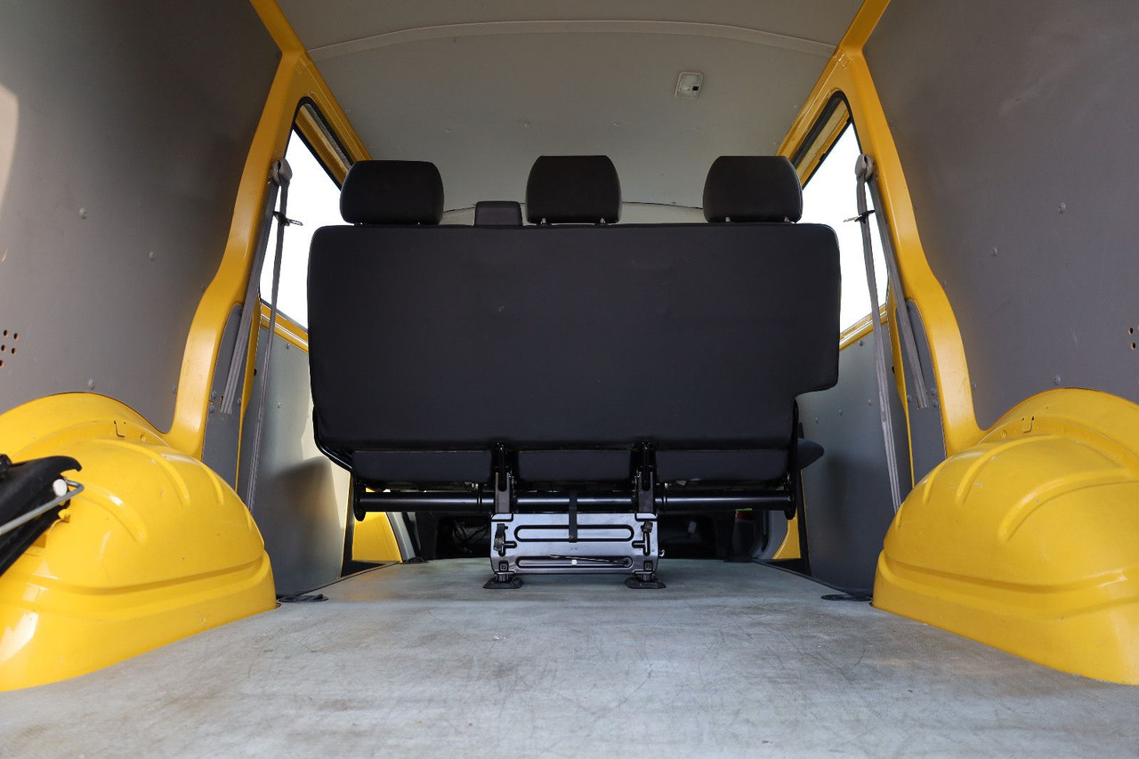 Volkswagen T5 Transporter Kasten-Kombi 2.0 TDI/EU5/5-Sitze - ميكروباص: صور 5 Volkswagen T5 Transporter Kasten-Kombi 2.0 TDI/EU5/5-Sitze - ميكروباص: صور 5