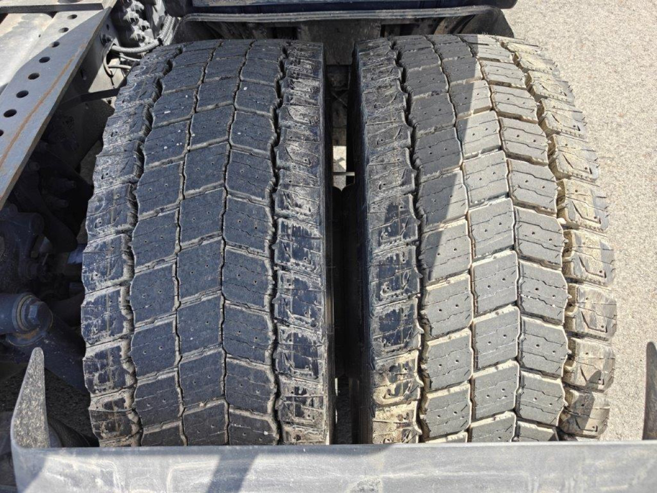 IVECO S-Way AS440S46T/P2LNG Euro6 Intarder Klima - شاحنة جرار: صور 4 IVECO S-Way AS440S46T/P2LNG Euro6 Intarder Klima - شاحنة جرار: صور 4