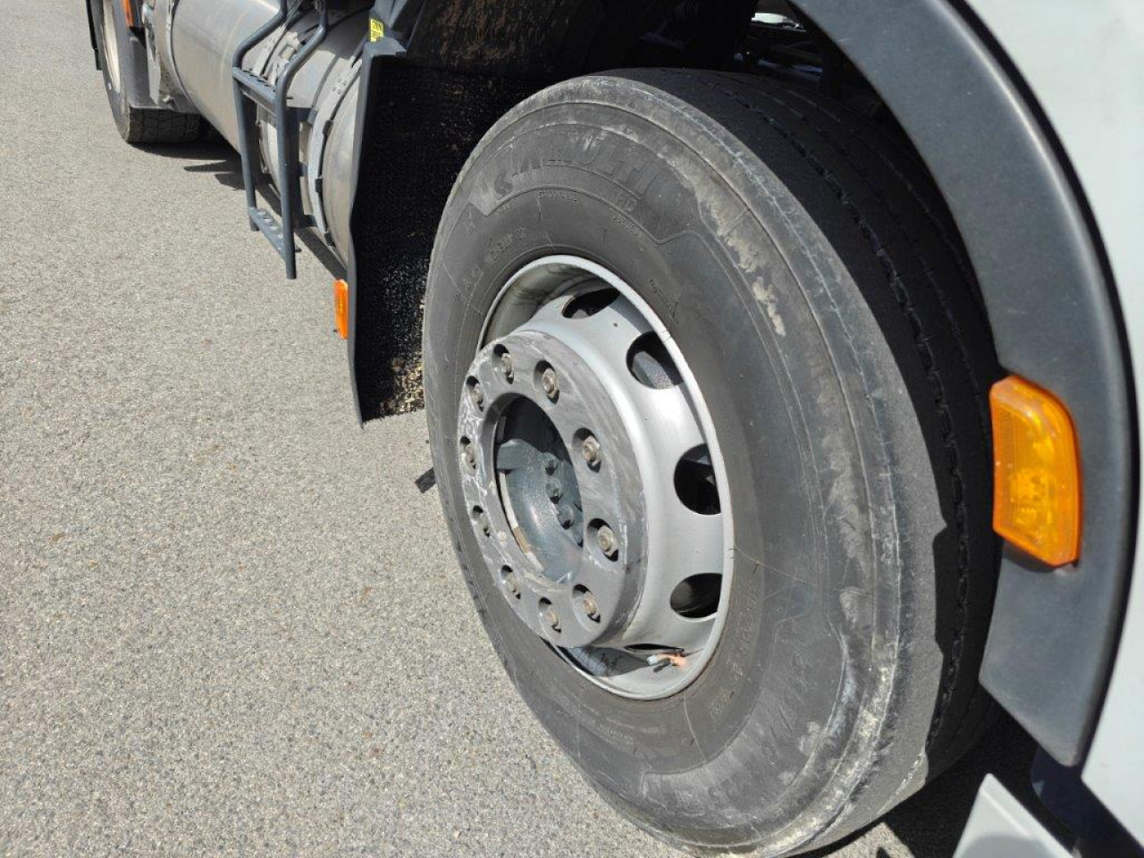 IVECO S-Way AS440S46T/P2LNG Euro6 Intarder Klima - شاحنة جرار: صور 3 IVECO S-Way AS440S46T/P2LNG Euro6 Intarder Klima - شاحنة جرار: صور 3