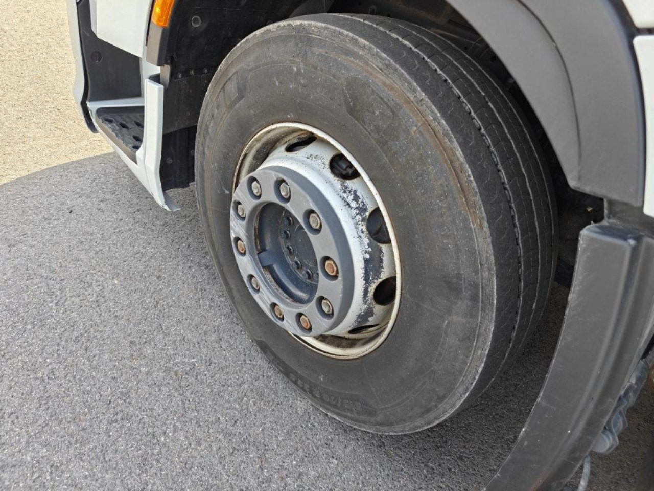 IVECO Stralis AS440S46T/P2LNG Euro6 Intarder Klima - شاحنة جرار: صور 5 IVECO Stralis AS440S46T/P2LNG Euro6 Intarder Klima - شاحنة جرار: صور 5