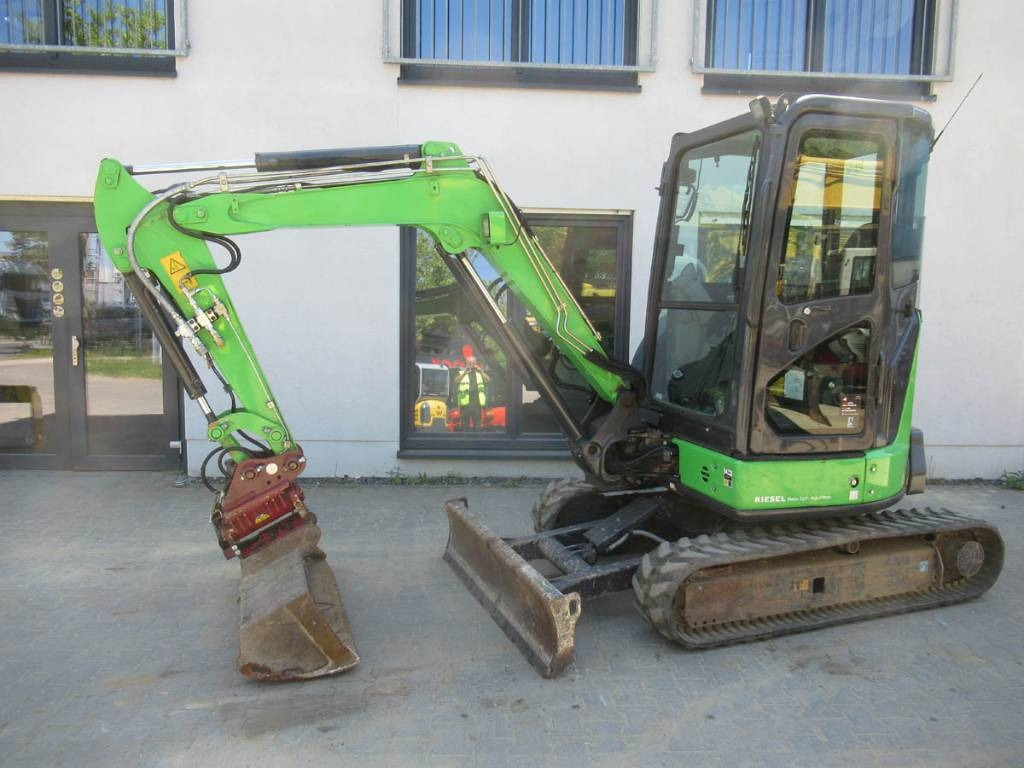 Hitachi ZX33U-6 Powertilt - حفارة مصغرة: صور 1 Hitachi ZX33U-6 Powertilt - حفارة مصغرة: صور 1