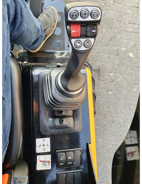 Giant Tobroco Giant G2200E X-TRA Kniklader - اللودر بعجل: صور 5 Giant Tobroco Giant G2200E X-TRA Kniklader - اللودر بعجل: صور 5