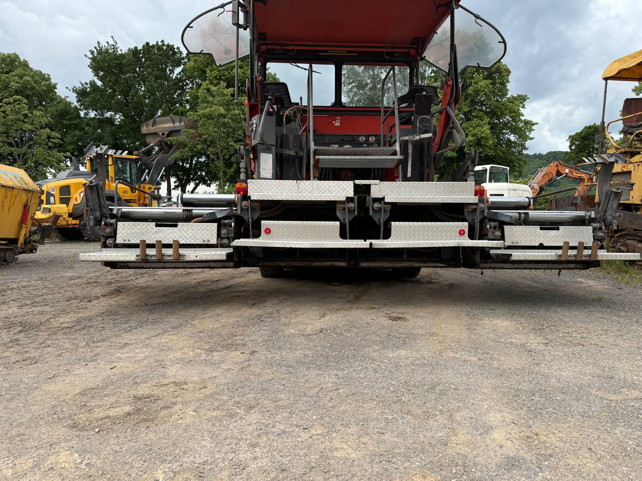 العامل بالقار Demag-Dynapac DF135P powerfull 4-axle-paver: صور 10