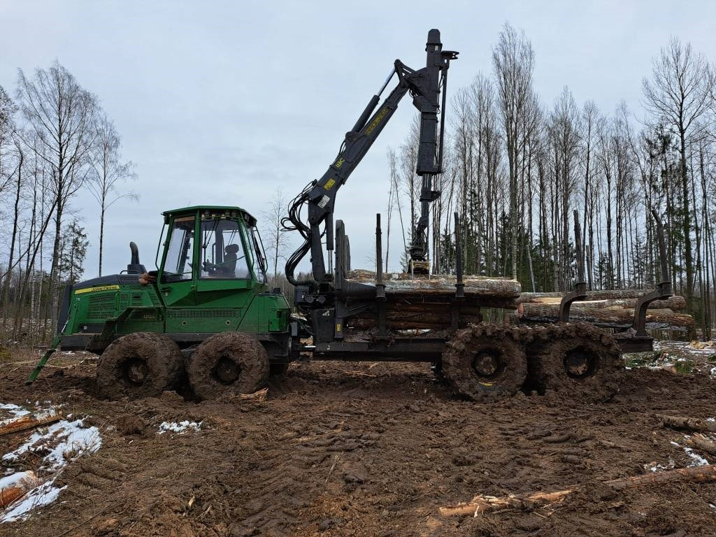John Deere 1210 G - شاحنات نقل الأخشاب في الغابات: صور 5 John Deere 1210 G - شاحنات نقل الأخشاب في الغابات: صور 5