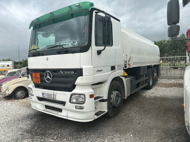 MERCEDES-BENZ Actros 2641 - شاحنة صهريج: صور 2 MERCEDES-BENZ Actros 2641 - شاحنة صهريج: صور 2
