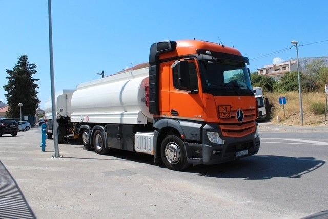 Mercedes-Benz Actros 2548 6x2/4 - شاحنة صهريج: صور 3 Mercedes-Benz Actros 2548 6x2/4 - شاحنة صهريج: صور 3