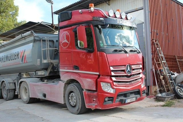 Mercedes-Benz Actros 4 2-Achser BM 963 1848 OM471 4x2 SZM - شاحنة جرار: صور 1 Mercedes-Benz Actros 4 2-Achser BM 963 1848 OM471 4x2 SZM - شاحنة جرار: صور 1