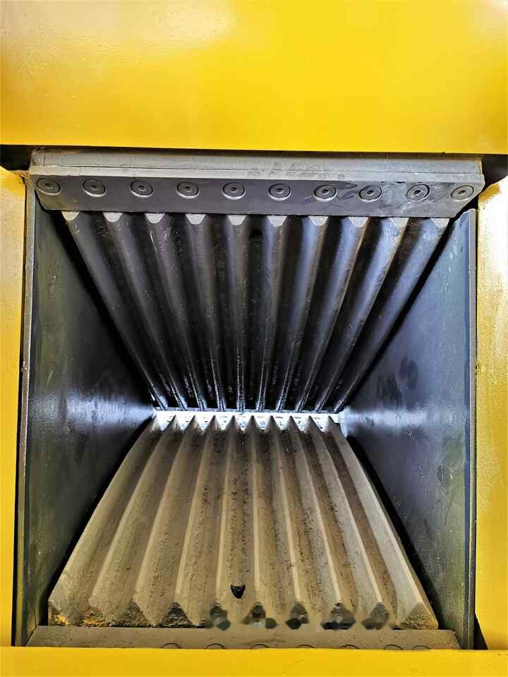 AME Crusher Bucket (MCB 40) - بكت - حفارة: صور 5 AME Crusher Bucket (MCB 40) - بكت - حفارة: صور 5