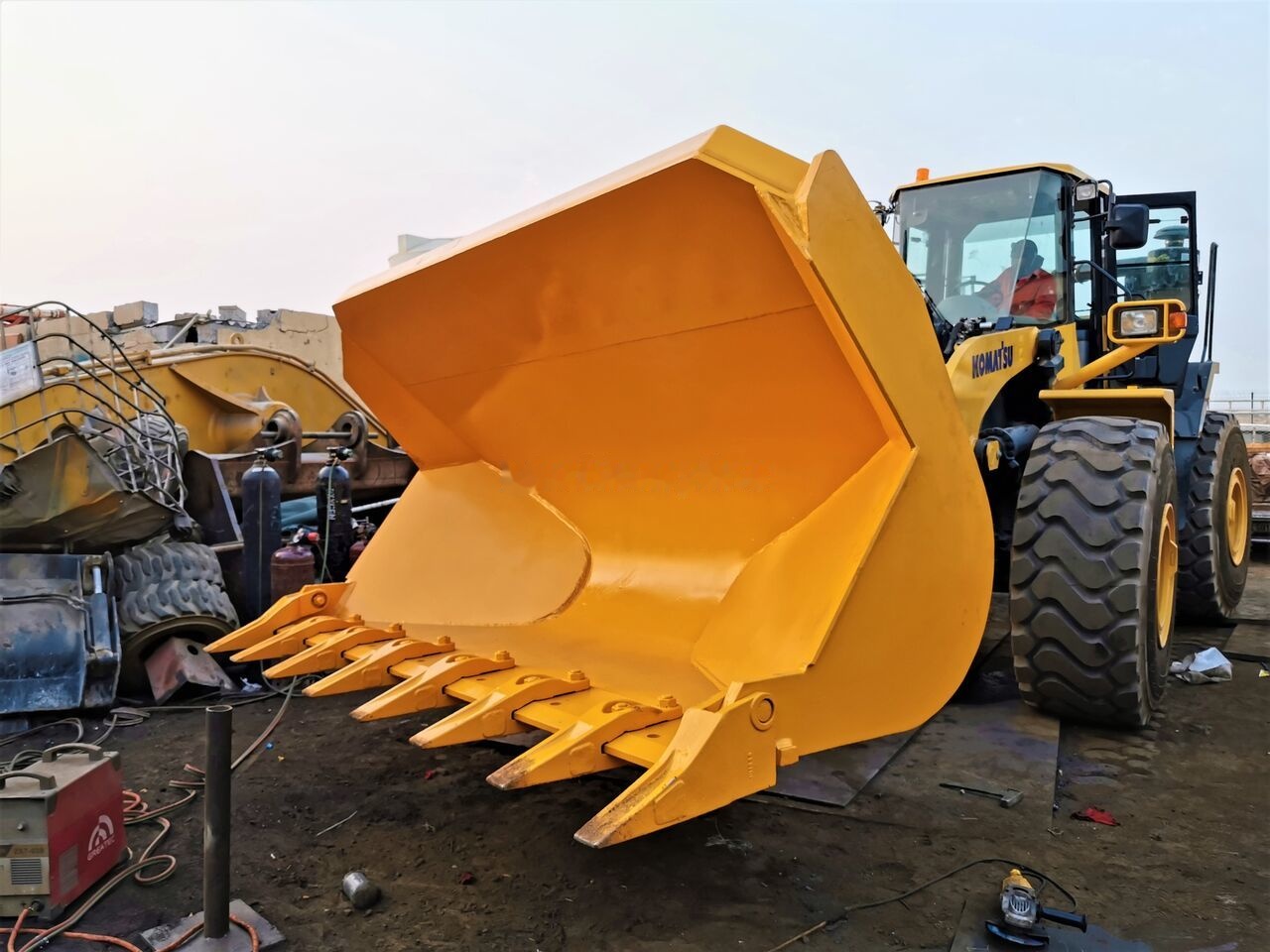 AME Side Dump Bucket - بكت شيول - لودر: صور 2 AME Side Dump Bucket - بكت شيول - لودر: صور 2