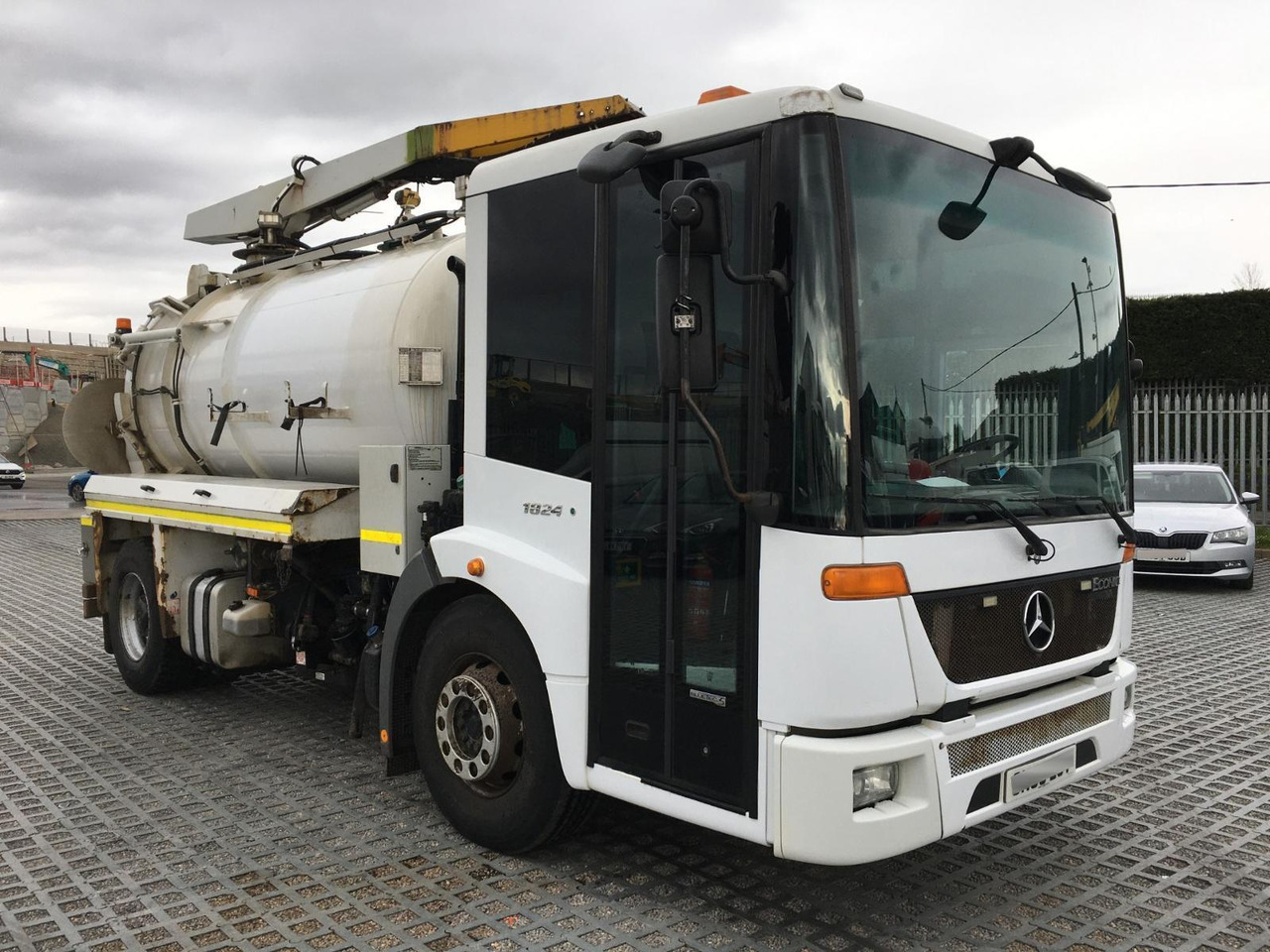 Mercedes-Benz Econic 1824 - فراغ شاحنة: صور 1 Mercedes-Benz Econic 1824 - فراغ شاحنة: صور 1