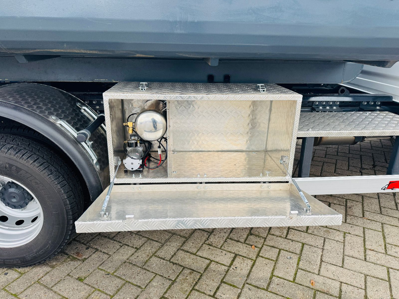 Iveco Daily 70C18H Hyva Abrollkipper - شاحنة ذات الخطاف: صور 5 Iveco Daily 70C18H Hyva Abrollkipper - شاحنة ذات الخطاف: صور 5