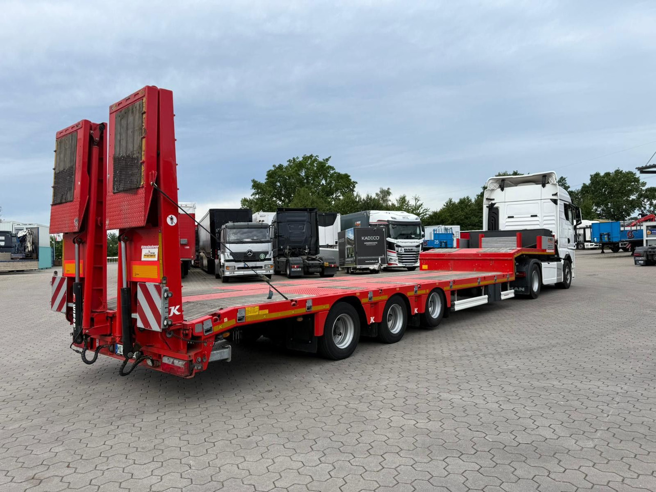 Kässbohrer K.SLS ECO Tieflader mit hydraulischen Rampen - عربة مسطحة منخفضة نصف مقطورة: صور 2 Kässbohrer K.SLS ECO Tieflader mit hydraulischen Rampen - عربة مسطحة منخفضة نصف مقطورة: صور 2