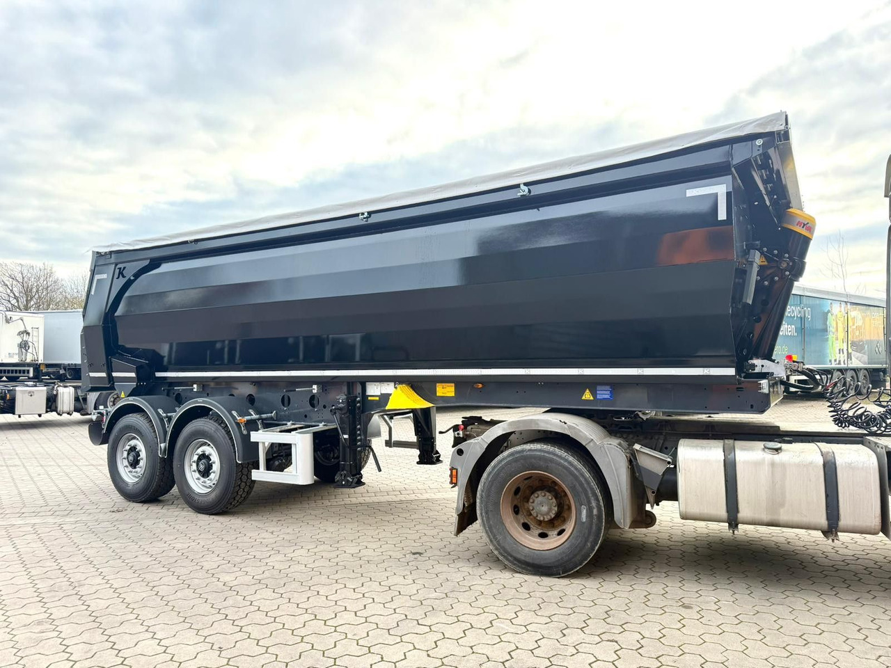 Kässbohrer SKS Stahl Kipper27m³ Hardox Elektrisches Verdeck - قلابة نصف مقطورة: صور 3 Kässbohrer SKS Stahl Kipper27m³ Hardox Elektrisches Verdeck - قلابة نصف مقطورة: صور 3