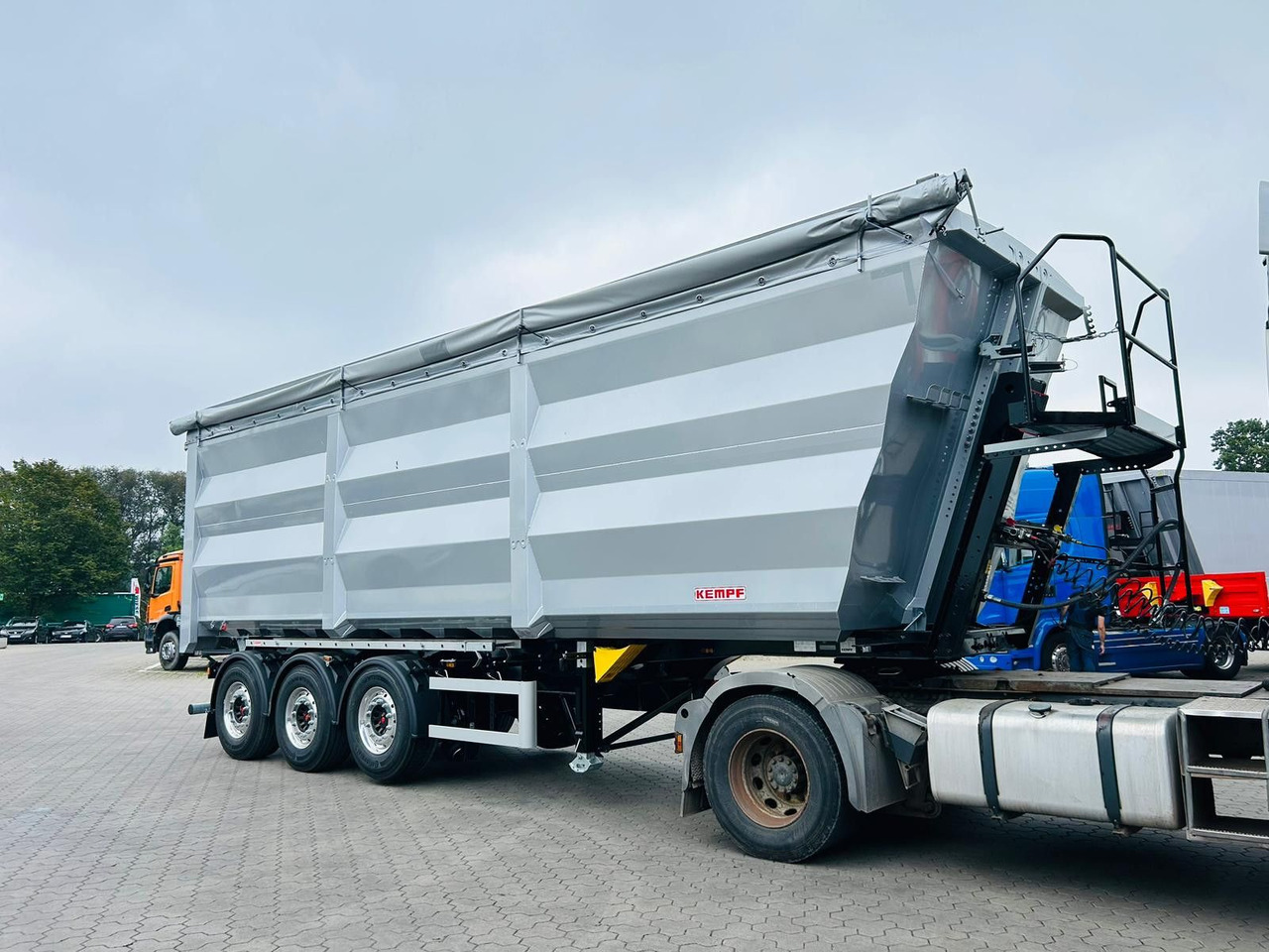 Kempf SKM 36/3 SHL-Light 3-Achs Stahl Kipper 51m³ - قلابة نصف مقطورة: صور 2 Kempf SKM 36/3 SHL-Light 3-Achs Stahl Kipper 51m³ - قلابة نصف مقطورة: صور 2