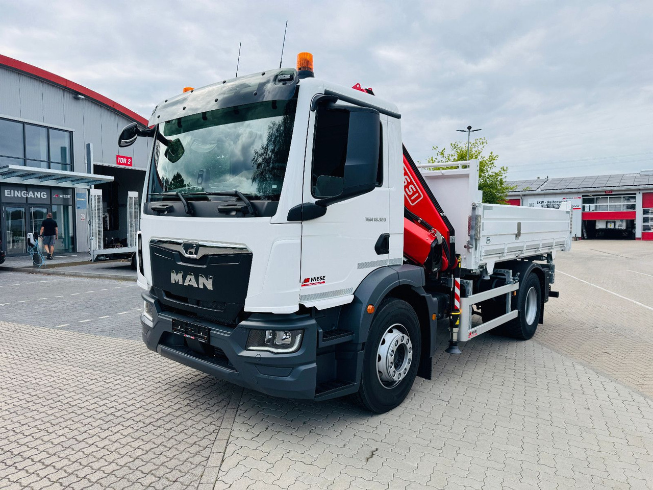 MAN 18.320 4x2 mit Fassi Ladekran Sofort Verfügbar - قلابات, شاحنة كرين: صور 1 MAN 18.320 4x2 mit Fassi Ladekran Sofort Verfügbar - قلابات, شاحنة كرين: صور 1