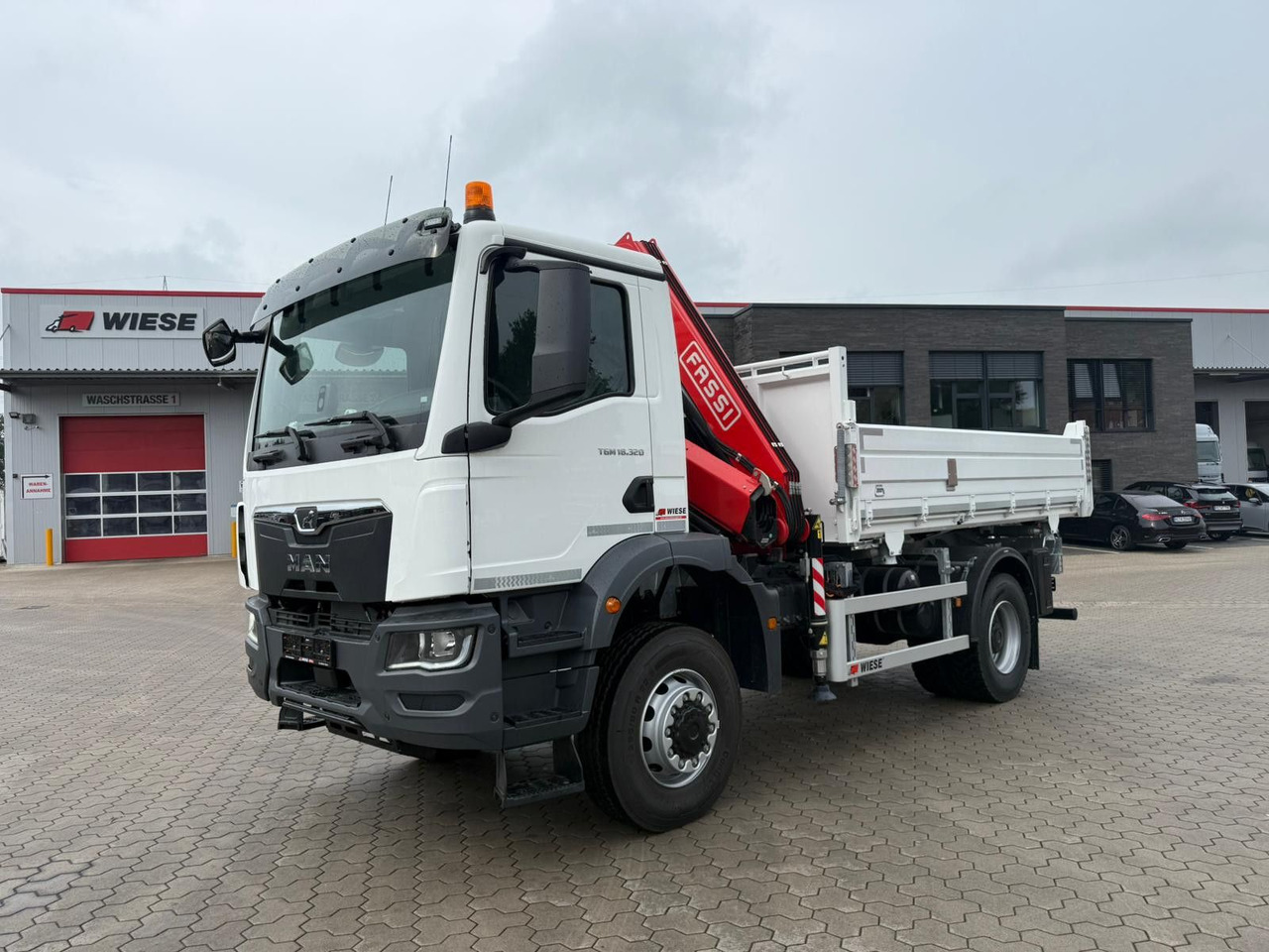 MAN 18.320 4x4 mit Fassi Ladekran Sofort Verfügbar - قلابات, شاحنة كرين: صور 1 MAN 18.320 4x4 mit Fassi Ladekran Sofort Verfügbar - قلابات, شاحنة كرين: صور 1