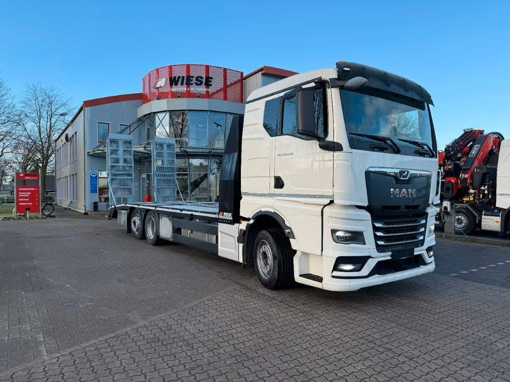 MAN Baumaschinen- Arbeitsbühnentransporter Rampen - شاحنات مسطحة: صور 1 MAN Baumaschinen- Arbeitsbühnentransporter Rampen - شاحنات مسطحة: صور 1