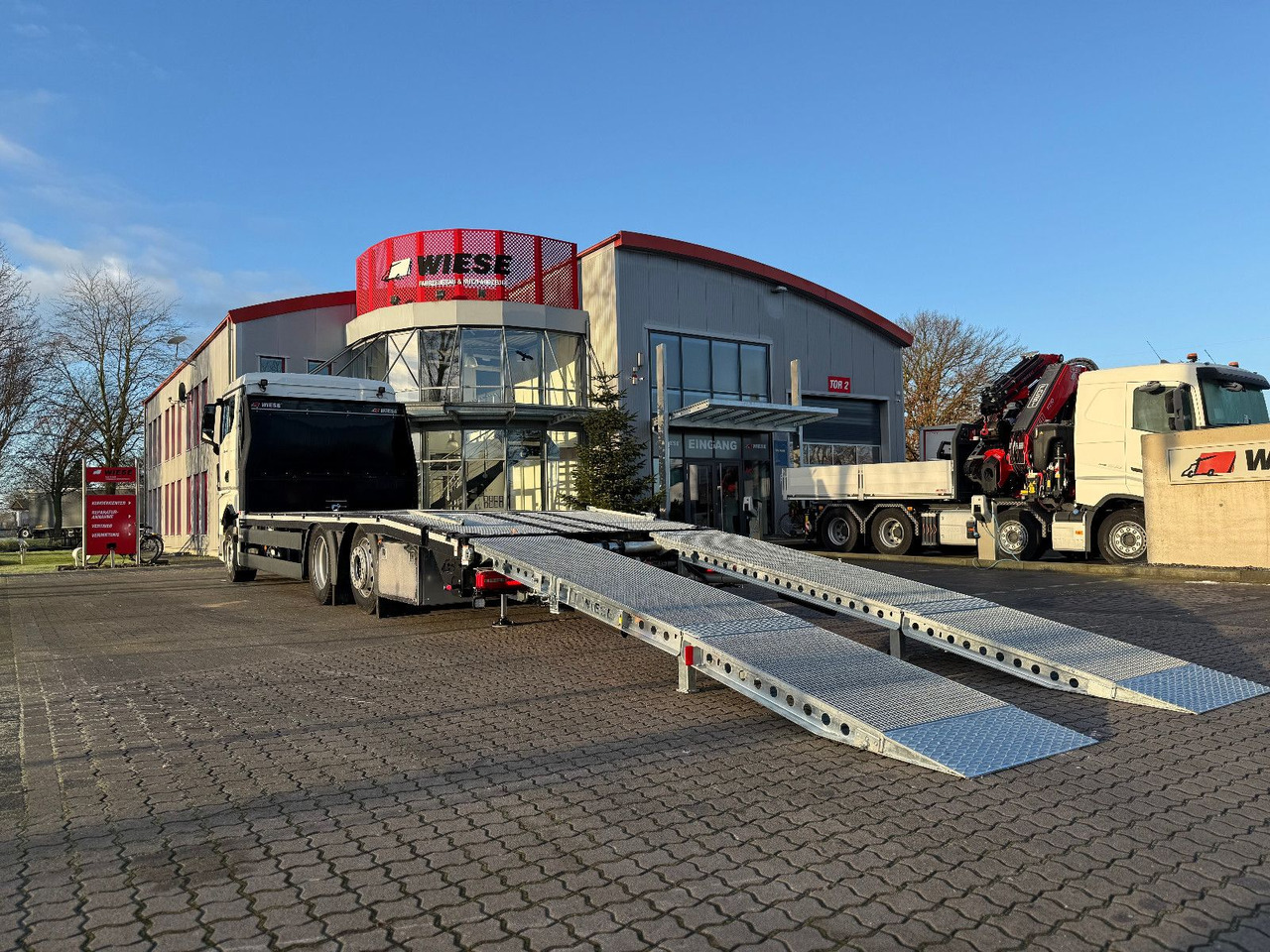 MAN Baumaschinen- Arbeitsbühnentransporter Rampen - شاحنة نقل سيارات شاحنة: صور 3 MAN Baumaschinen- Arbeitsbühnentransporter Rampen - شاحنة نقل سيارات شاحنة: صور 3