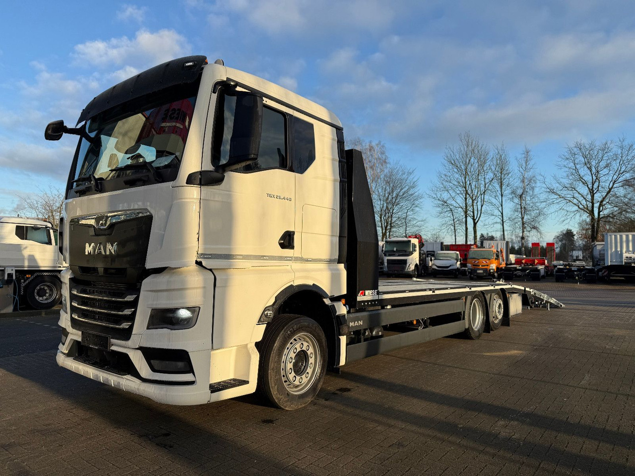MAN Baumaschinen- Arbeitsbühnentransporter Rampen - شاحنات مسطحة: صور 5 MAN Baumaschinen- Arbeitsbühnentransporter Rampen - شاحنات مسطحة: صور 5