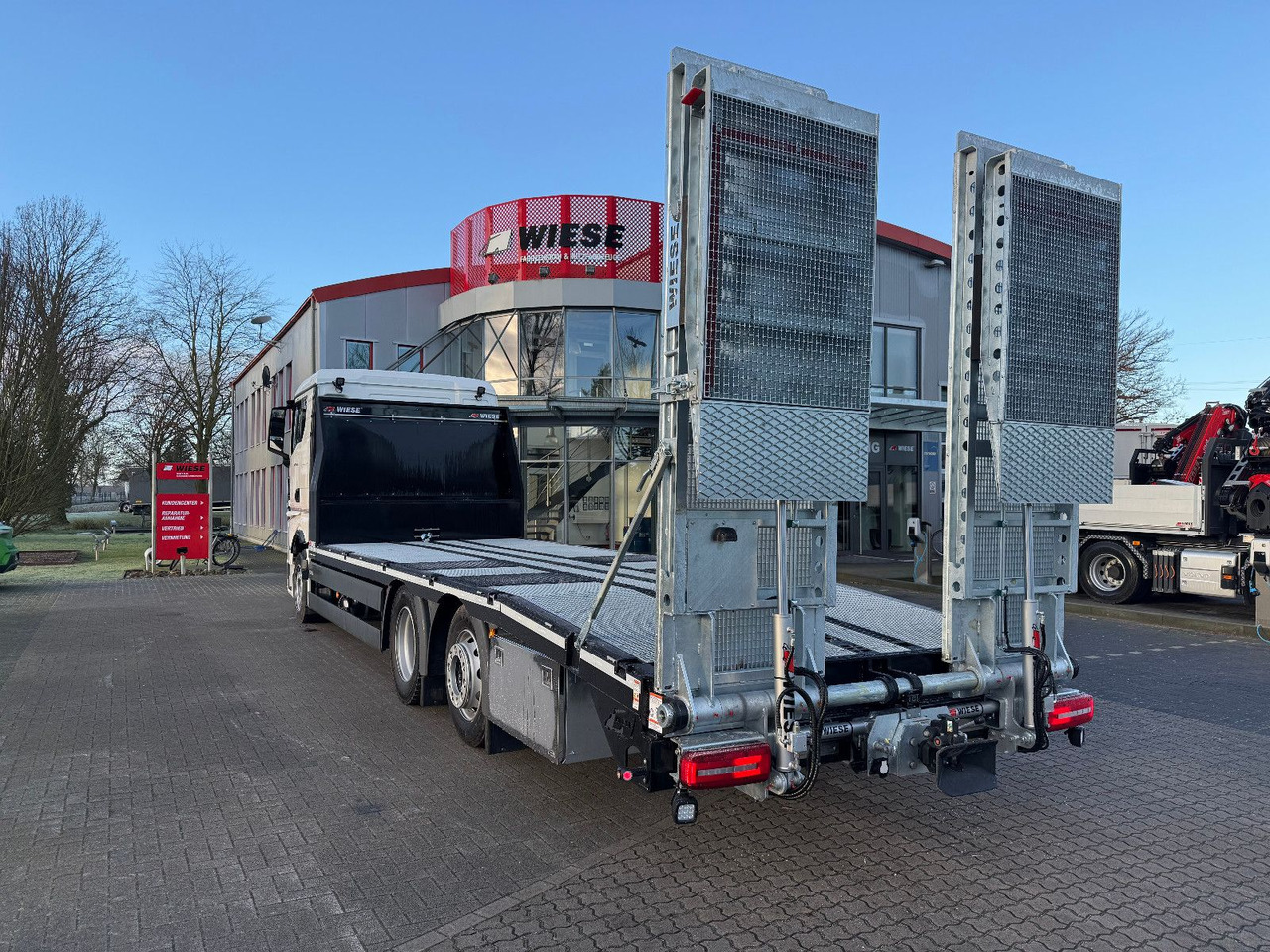 MAN Baumaschinen- Arbeitsbühnentransporter Rampen - شاحنة نقل سيارات شاحنة: صور 5 MAN Baumaschinen- Arbeitsbühnentransporter Rampen - شاحنة نقل سيارات شاحنة: صور 5