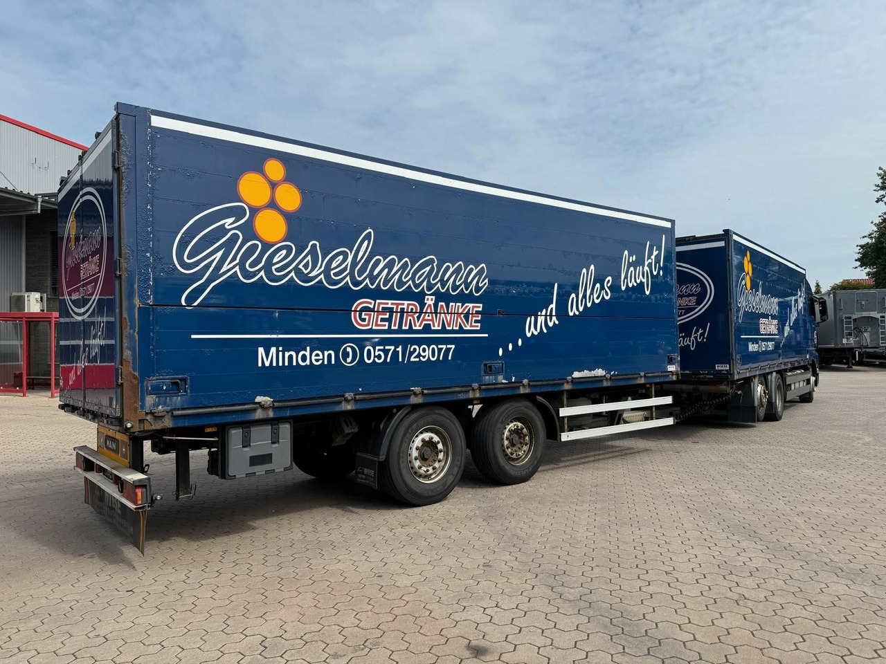 MAN TGA Schwenkwand-Getränkeaufbau incl. Anhänger - نقل الشراب شاحنة: صور 3 MAN TGA Schwenkwand-Getränkeaufbau incl. Anhänger - نقل الشراب شاحنة: صور 3