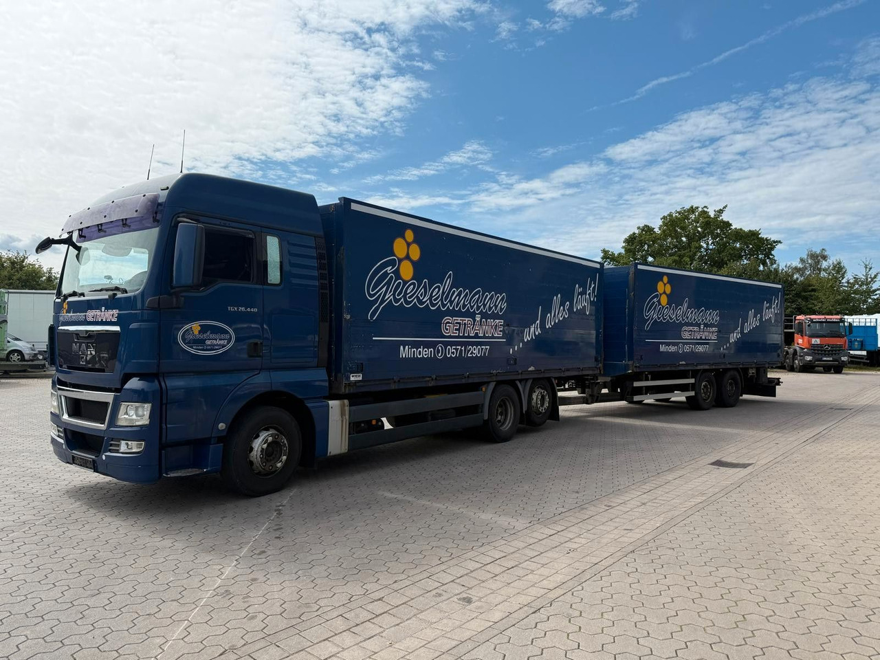 MAN TGA Schwenkwand-Getränkeaufbau incl. Anhänger - نقل الشراب شاحنة: صور 2 MAN TGA Schwenkwand-Getränkeaufbau incl. Anhänger - نقل الشراب شاحنة: صور 2