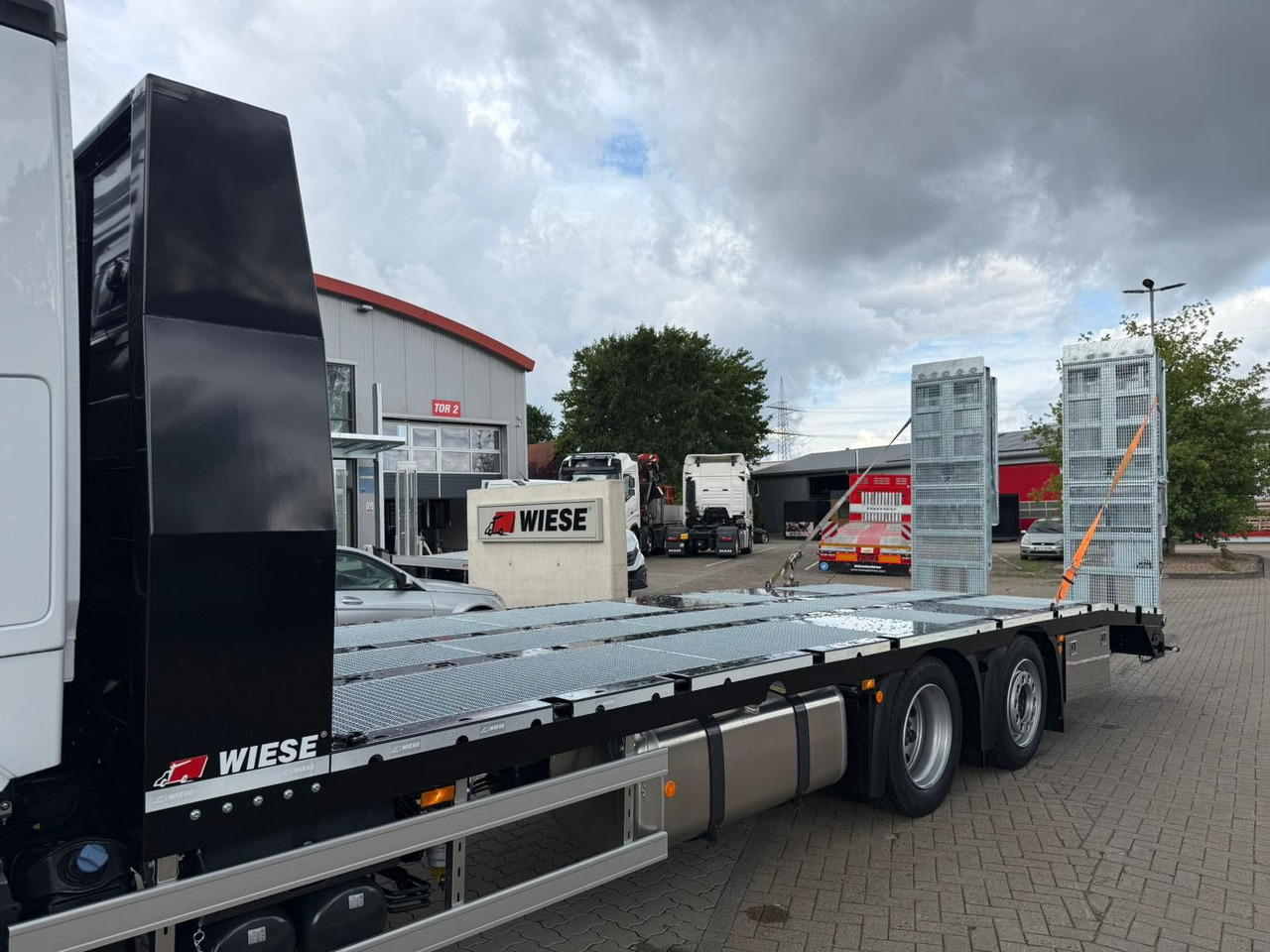 Mercedes-Benz Actros mit Rampen, Maschinentransporter - شاحنات مسطحة: صور 2 Mercedes-Benz Actros mit Rampen, Maschinentransporter - شاحنات مسطحة: صور 2