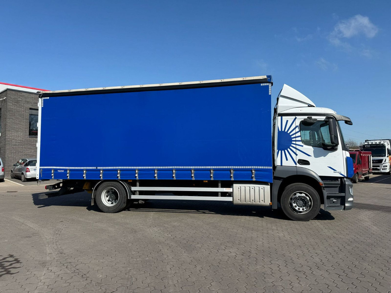 Mercedes-Benz Antos 1835 L - 4x2 Schiebeplane - شاحنة ستارة: صور 5 Mercedes-Benz Antos 1835 L - 4x2 Schiebeplane - شاحنة ستارة: صور 5