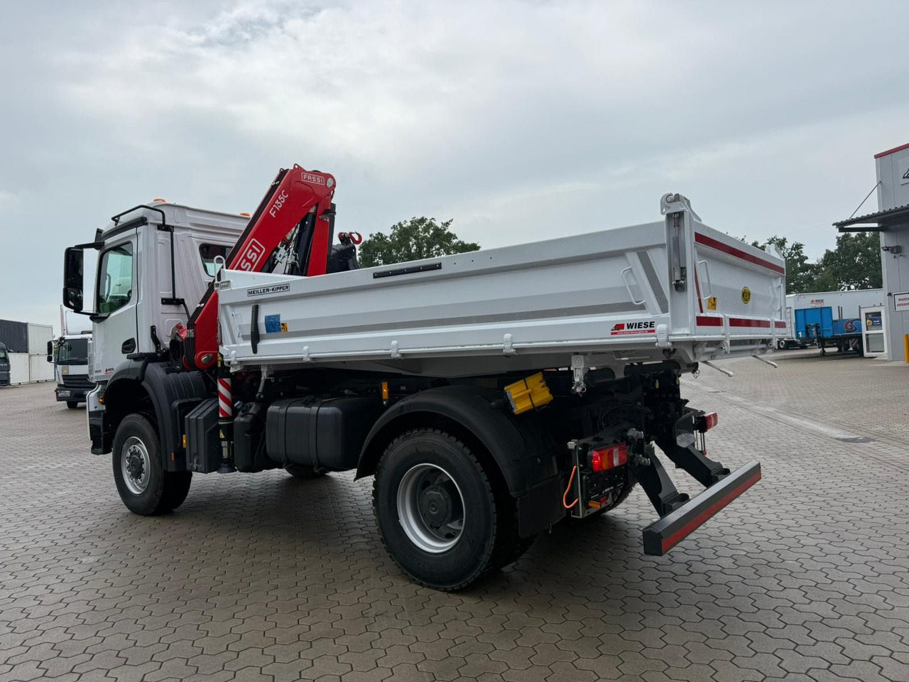 Mercedes-Benz Arocs 1835 4x4 Allrad Fassi F135 Kran Kipper - قلابات, شاحنة كرين: صور 3 Mercedes-Benz Arocs 1835 4x4 Allrad Fassi F135 Kran Kipper - قلابات, شاحنة كرين: صور 3