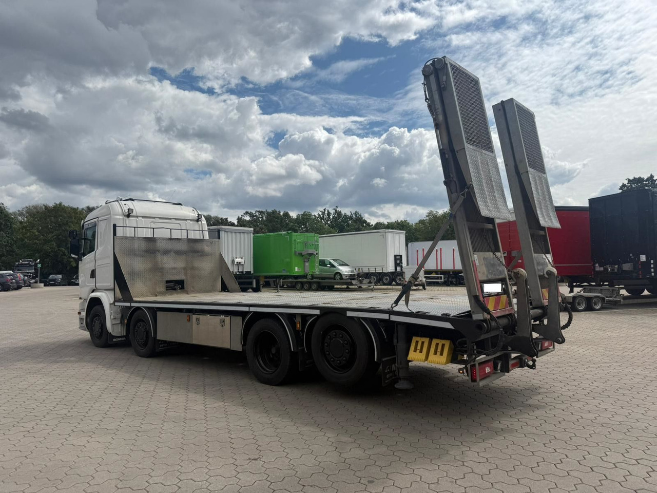 Scania G450 Baumaschinentransporter mit Rampen - شاحنة نقل سيارات شاحنة: صور 3 Scania G450 Baumaschinentransporter mit Rampen - شاحنة نقل سيارات شاحنة: صور 3