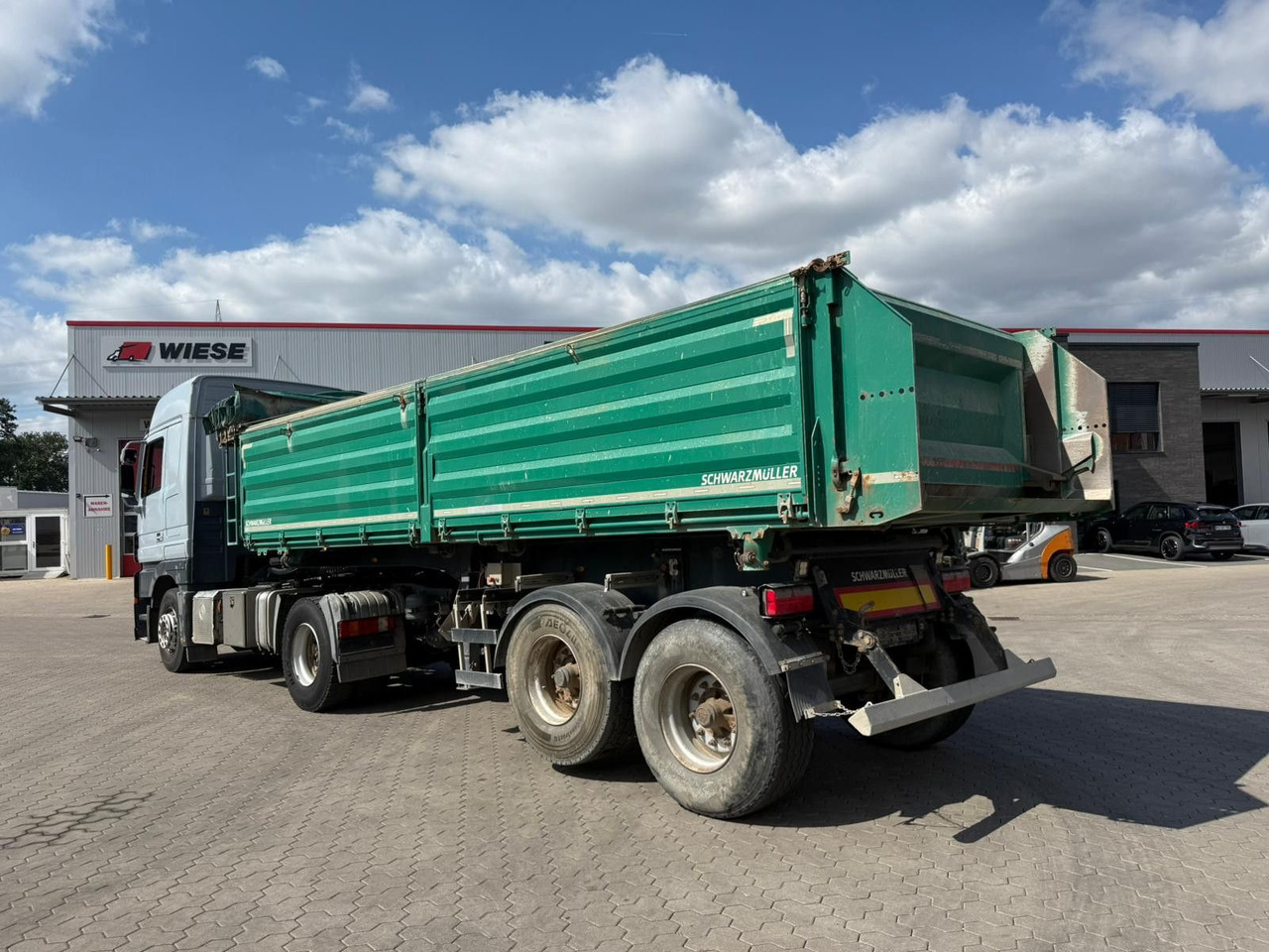 Schwarzmüller 2 Achs Dreiseitenkipper 21m³ mit elektr. Verdeck - قلابة نصف مقطورة: صور 1 Schwarzmüller 2 Achs Dreiseitenkipper 21m³ mit elektr. Verdeck - قلابة نصف مقطورة: صور 1