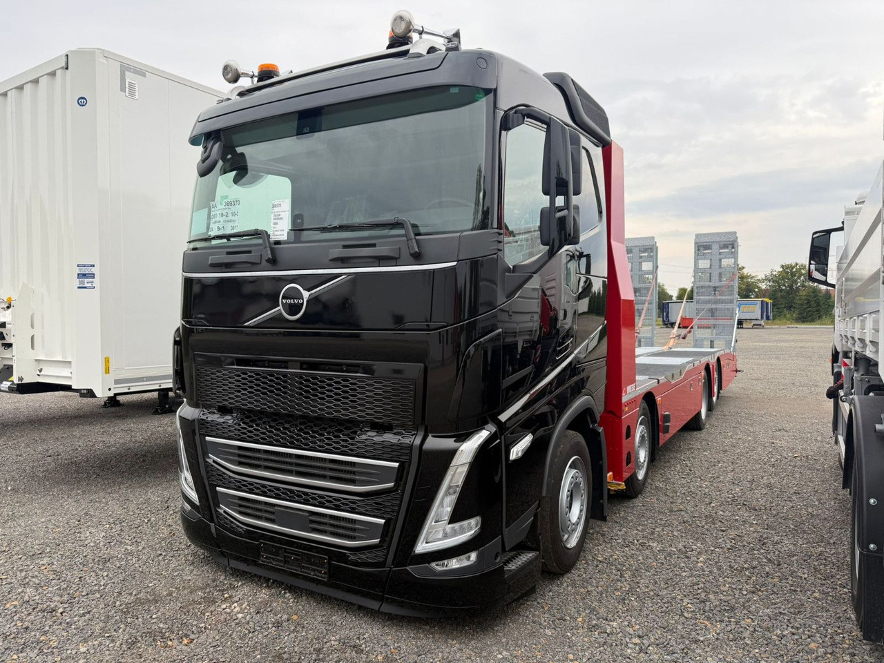 Volvo Arbeitsbühnen Baumaschinentransporter mit Rampen - سيارة السحب للتصليح: صور 2 Volvo Arbeitsbühnen Baumaschinentransporter mit Rampen - سيارة السحب للتصليح: صور 2