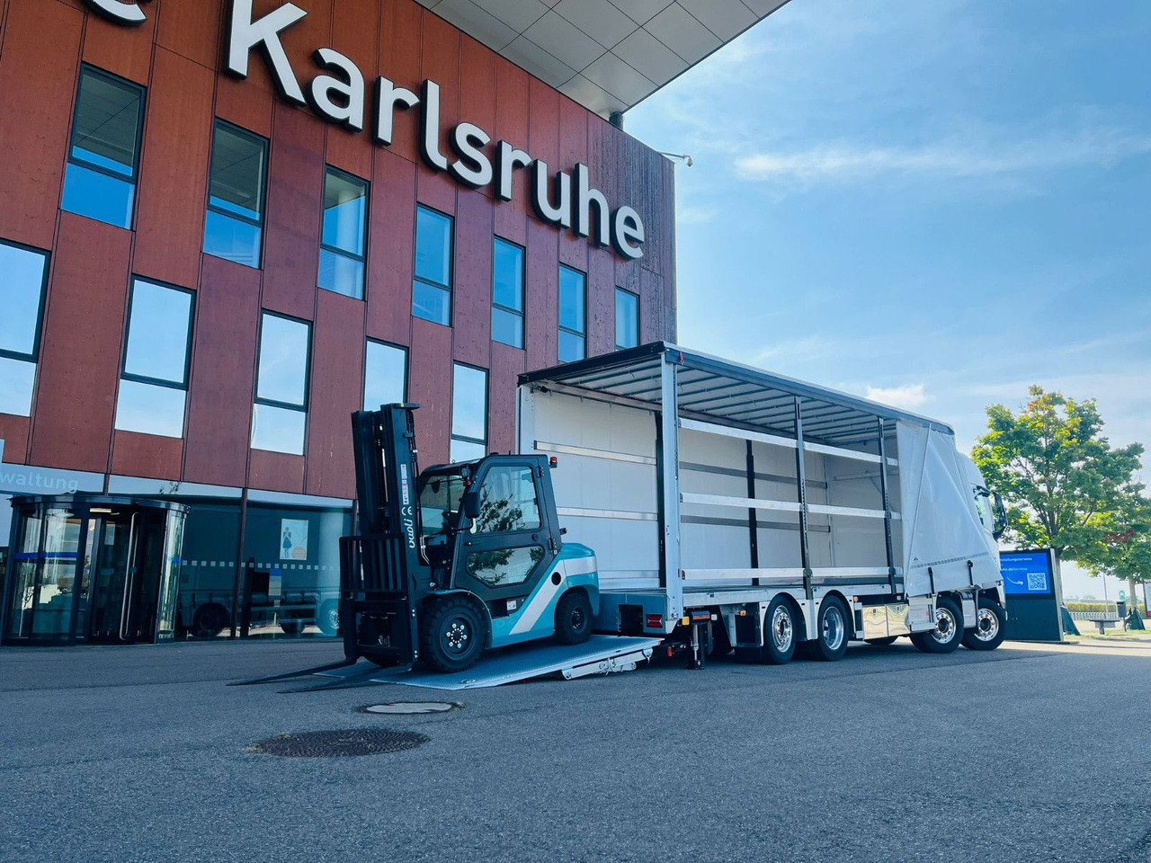 Volvo FH 500 8x2 Arbeitsbühnen Transporter LBW 9t - شاحنة ستارة: صور 5 Volvo FH 500 8x2 Arbeitsbühnen Transporter LBW 9t - شاحنة ستارة: صور 5