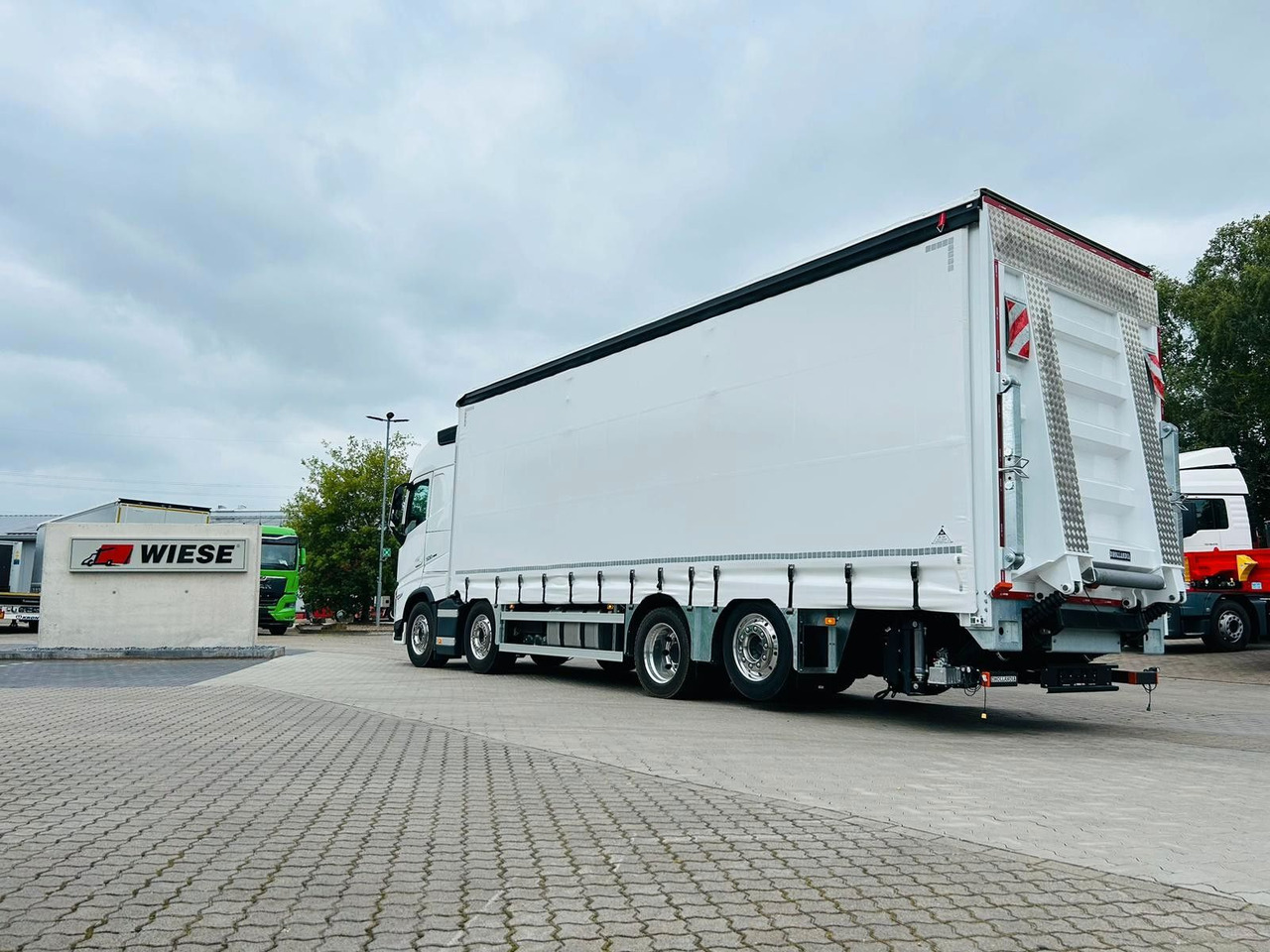 Volvo FH 500 Gabelstaplertransporter LBW Dhollandia 9t - شاحنة ستارة: صور 3 Volvo FH 500 Gabelstaplertransporter LBW Dhollandia 9t - شاحنة ستارة: صور 3