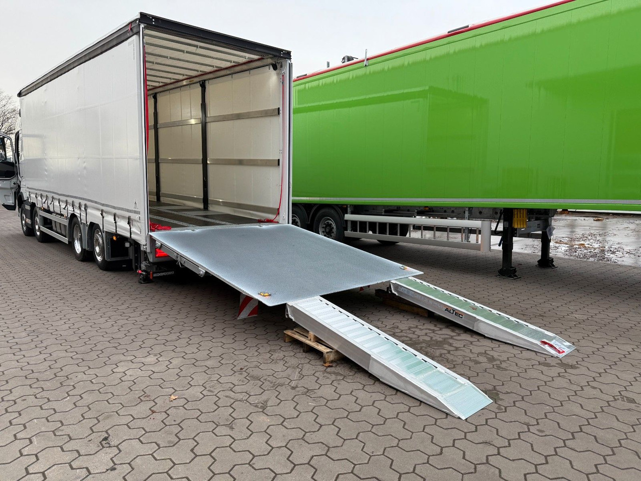 Volvo FH 500 Gabelstaplertransporter LBW Dhollandia 9t - شاحنة ستارة: صور 5 Volvo FH 500 Gabelstaplertransporter LBW Dhollandia 9t - شاحنة ستارة: صور 5